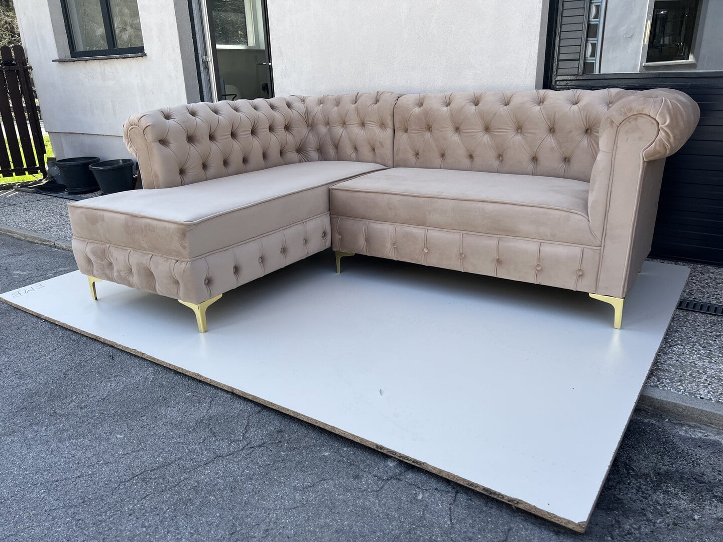 SEDEŽNA GARNITURA CHESTERFIELD