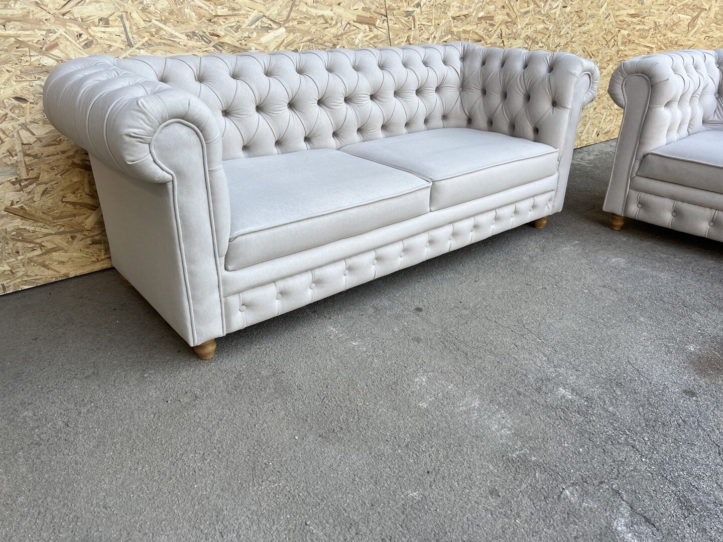 CHESTERFIELD KOMPLET DVOSED IN TROSED - KREM - slika 3