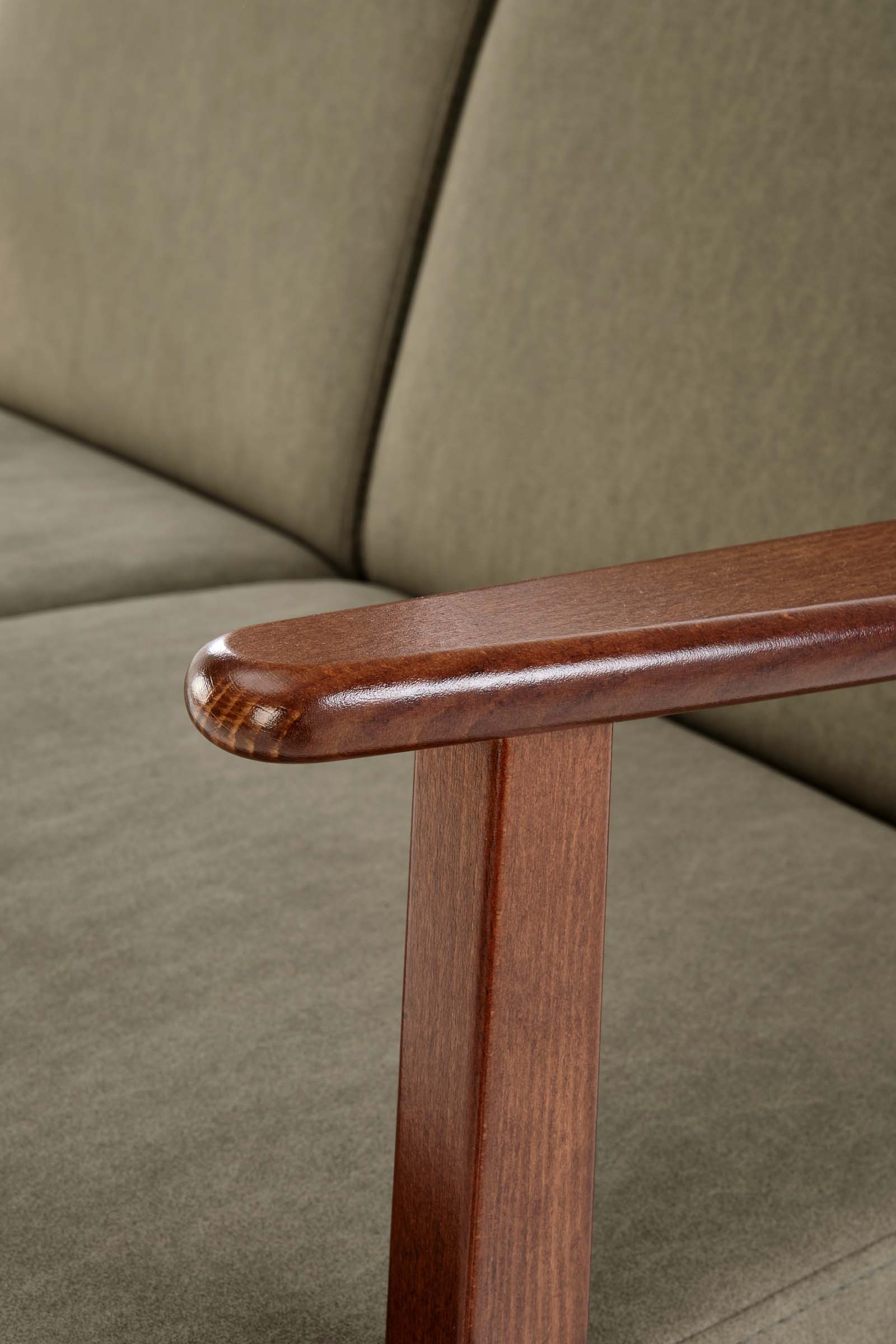MILANO 2S sofa, olive CASTEL#39 / dark walnut - slika 4