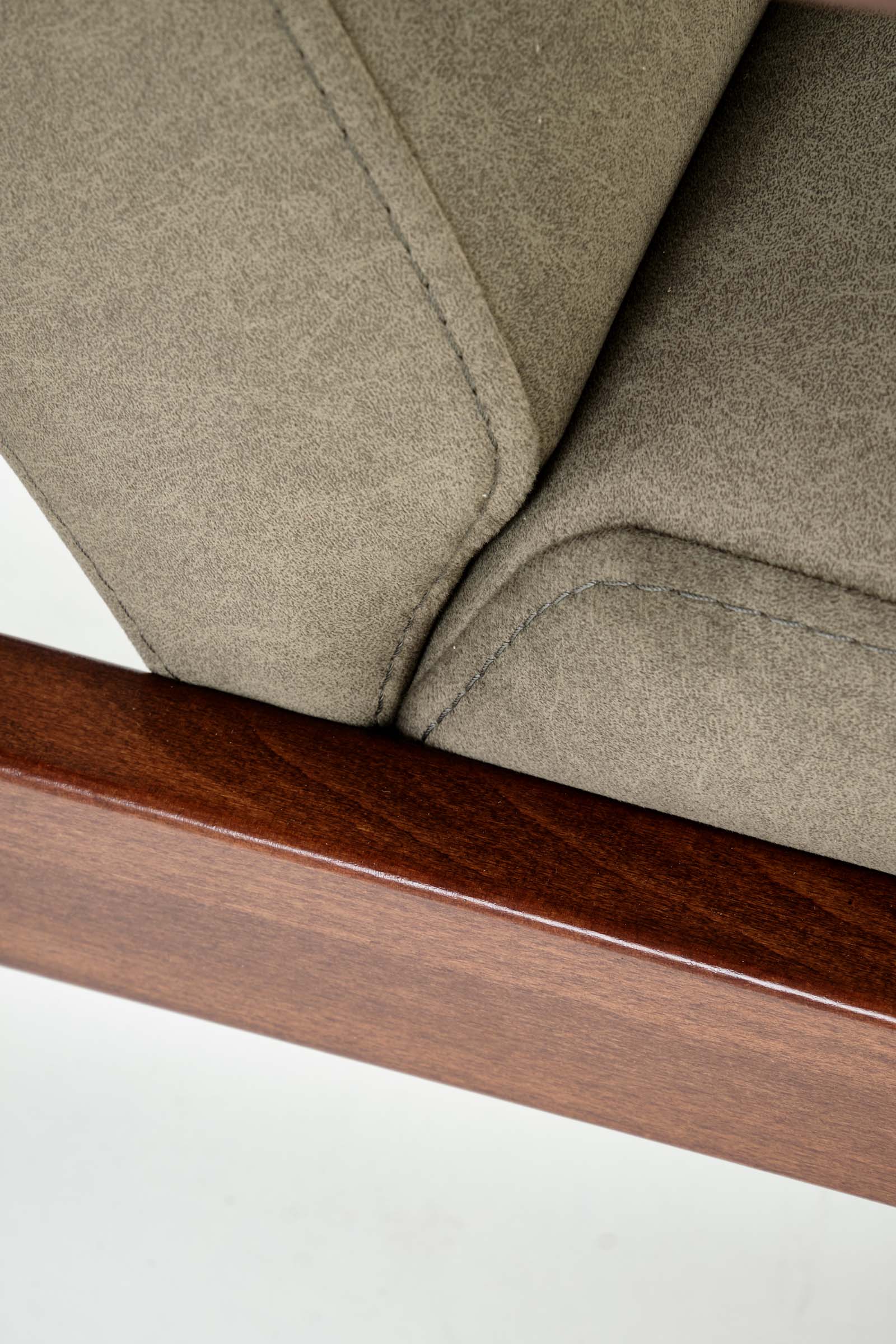 MILANO 2S sofa, olive CASTEL#39 / dark walnut - slika 6